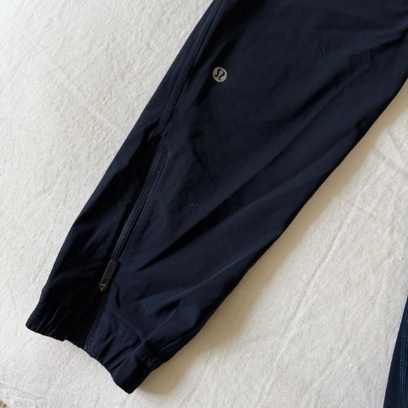 Lululemon navy blue jogger pant. Zipper at ankle - Picture 5 of 6